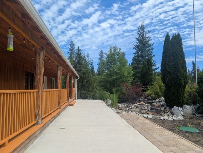 Photo - Spacious 4BR Home Near Sacheen & Davis Lake