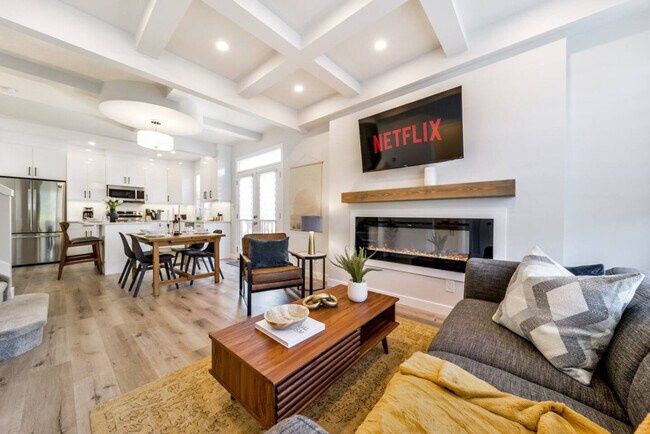 Photo - 15809-15897 97 Ave NW Unit SI ID1308606P