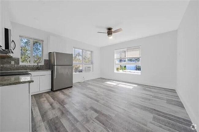 Building Photo - 1036 SW 5th St Unit 13 Rental