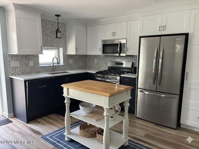 Photo - 707 3rd Ave