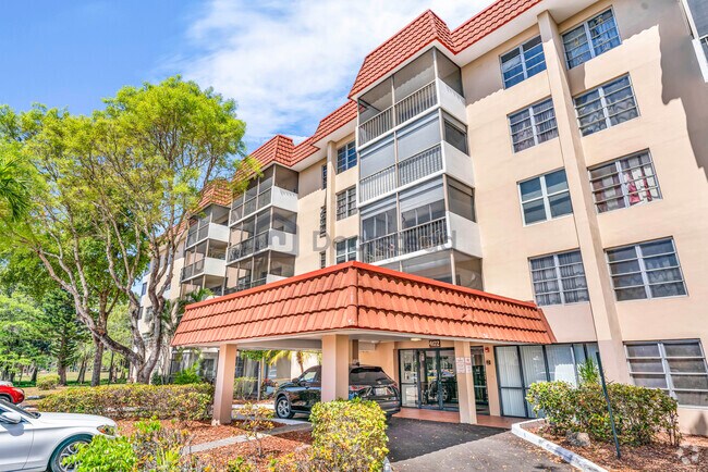 Building Photo - 4172 Inverrary Dr Unit 510 Rental