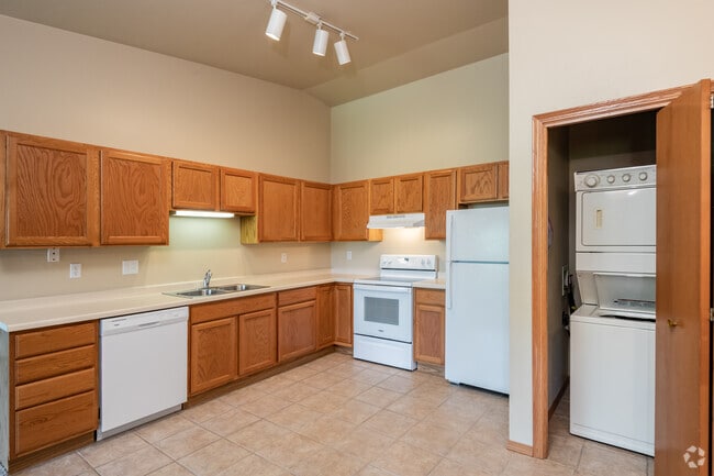 2BA, 2BR - 1,265SF