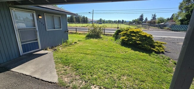 Building Photo - 3224 Summers Ln