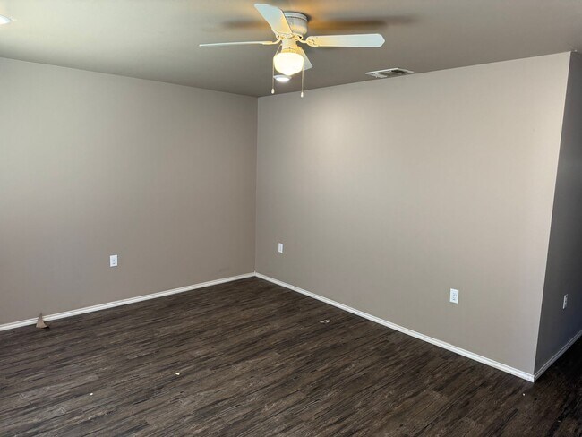 Photo - FENCED BACKYARD*Move in SPECIAL*Section 8 ...