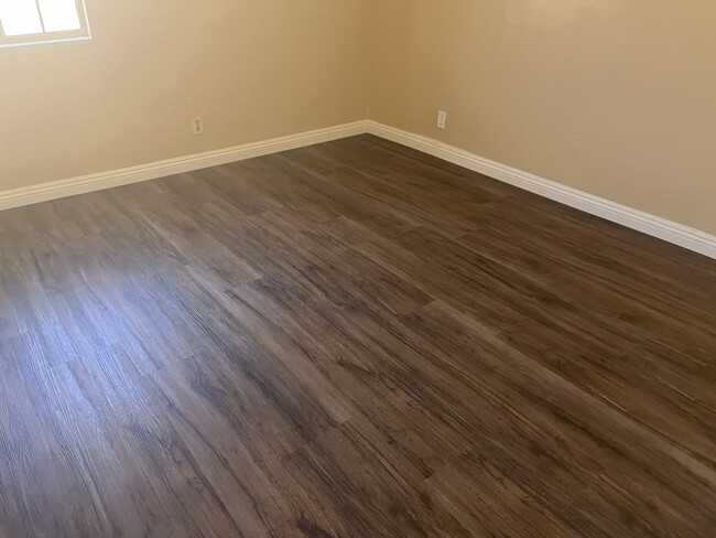 Photo - 1423 W 106th St