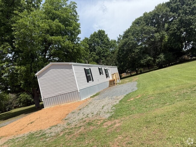 Building Photo - 375 Memorial Mile Rental