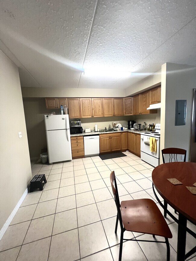 Photo - 253-253 Lester St Unit 1