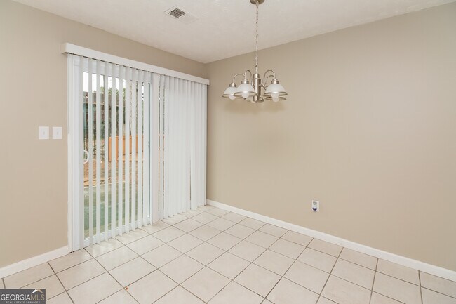 Photo - 373 Sir William Ct