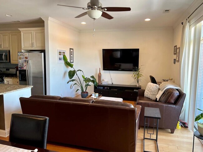 Photo - 2352 W Byron St Unit 301