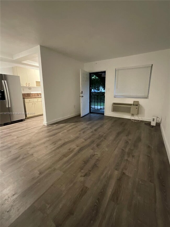 Photo - 3333 NW 5th Ave Unidad 0