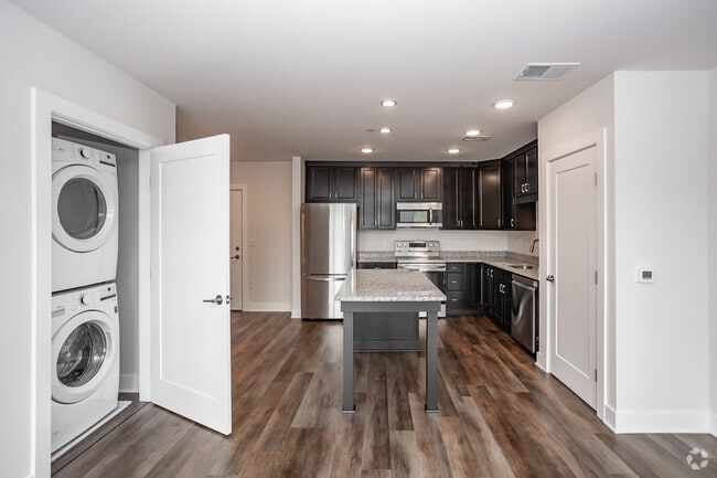 2Br, 2BA - 1,061SF - Evergreen Apartments