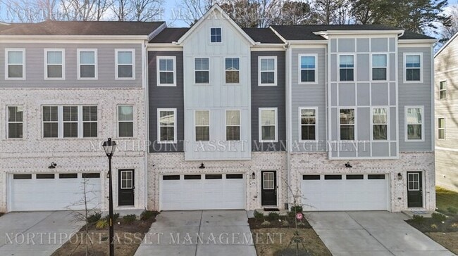 Building Photo - Beautiful Townhome with 3 bedrooms, three ...