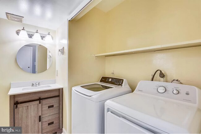 Photo - 404 Girard St Unit 303