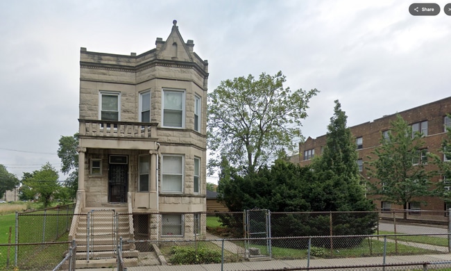 Building Photo - 1253 S Avers Ave Unit 2