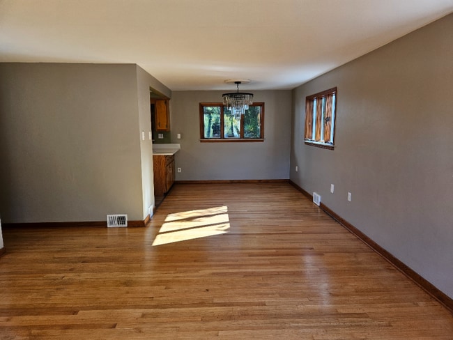 Photo - 1221 Methyl St