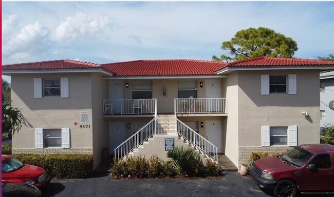 Building Photo - 8071 NW 44th Ct Unit 2