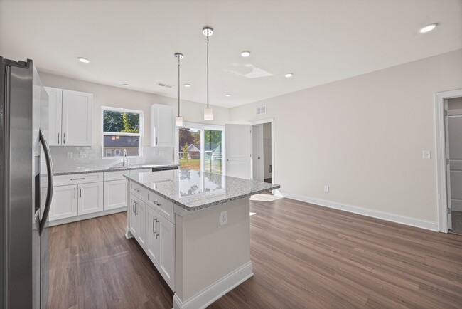 Photo - 305 Walker St