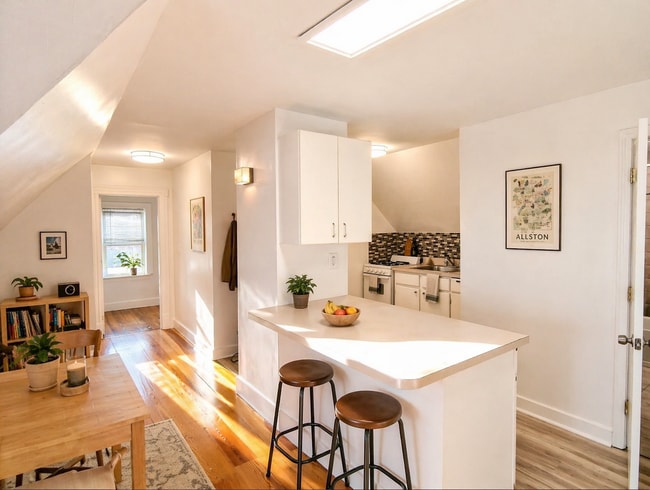 Building Photo - 7 Ascot St Unit 3