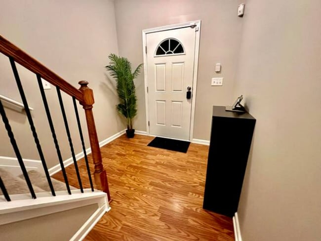 Photo - 2873 Ridgeview Dr SW