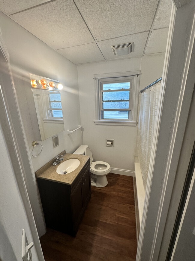 Bathroom - 1608 Main St Unit Lower Apartment