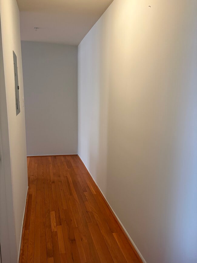 Building Photo - 1444 W St NW Unit 205