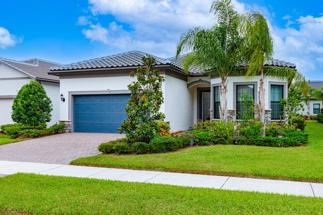 Building Photo - 559 SE Villandry Way