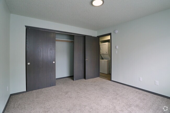 1BR, 1BA - 720 SF