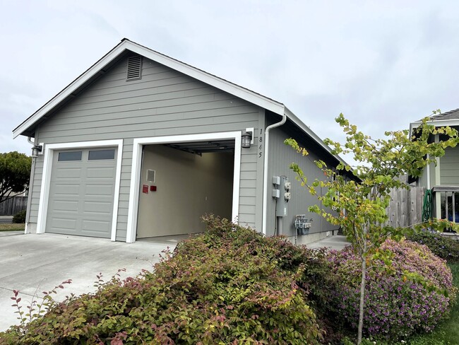 Building Photo - 1845-1847 Edeline [PRM: Brittany] (2) Unit 1845 Edeline [PRM: Brittany] Rental