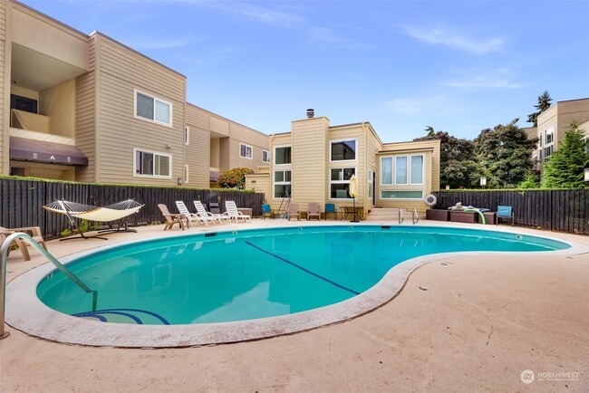 Building Photo - 5844 NE 75th St Unit A216