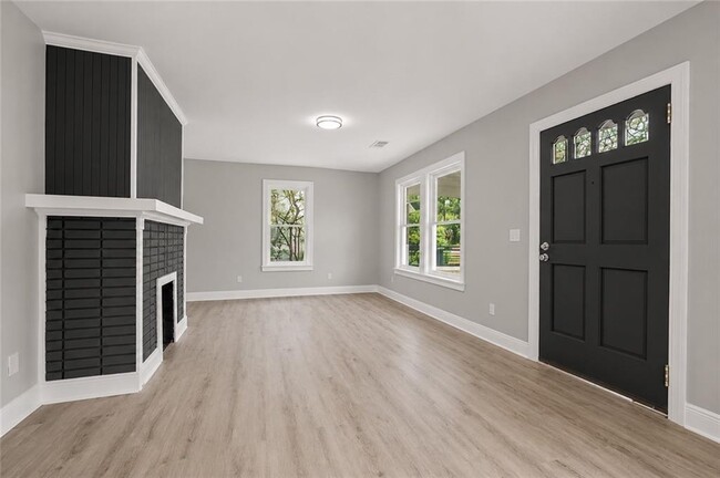 Photo - 1658 Temple Ave
