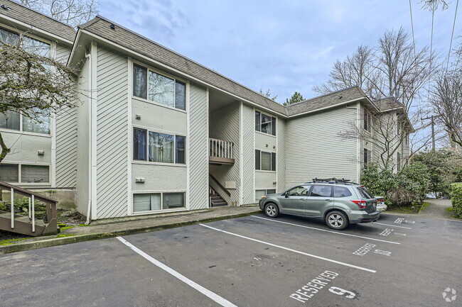 Building Photo - 9506 Ravenna Ave NE Unit 105 Rental