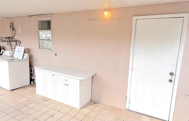 Photo - 236 E 14th St Unidad B