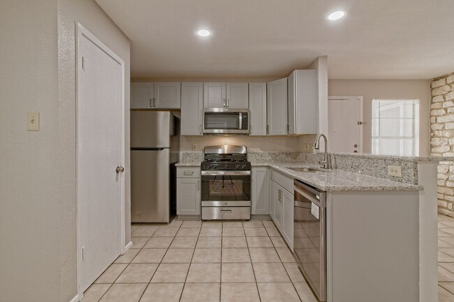 Photo - 401 Hedgewood Dr Unidad B Rental