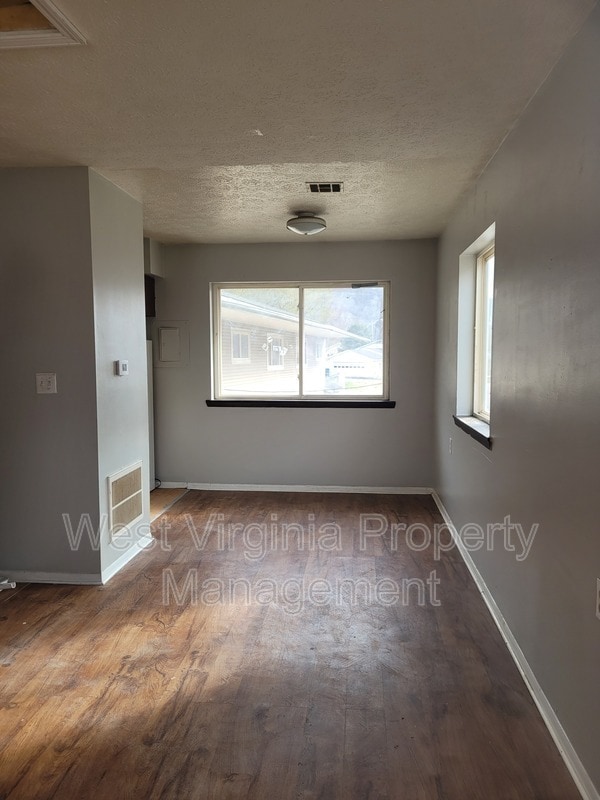 Photo - 130 Elm St Unit 6