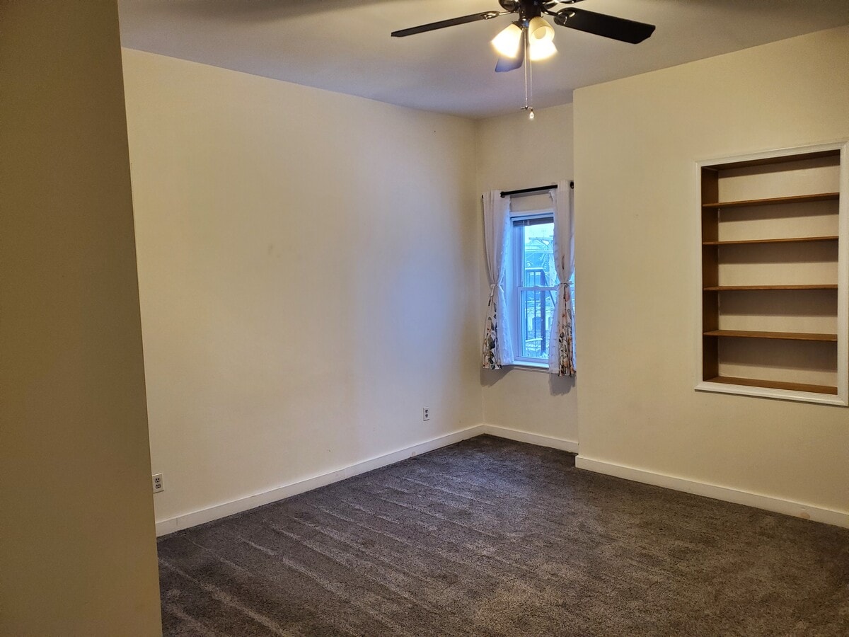 Large bedroom - 1620 N Calvert St