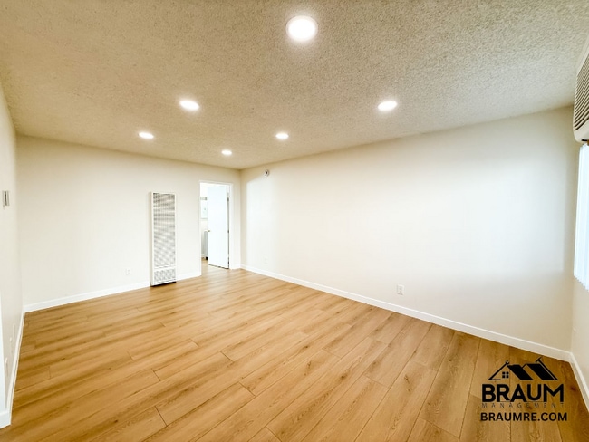 Photo - 6612 Sylmar Ave Unit 104