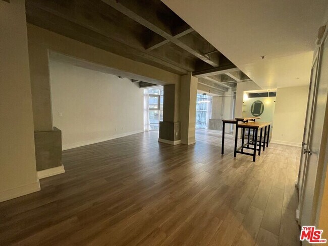 Photo - 727 W 7th St Unidad 1011 Rental