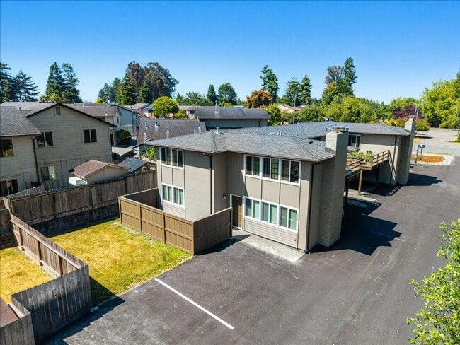 Building Photo - 4564 Valley W Blvd Unit D