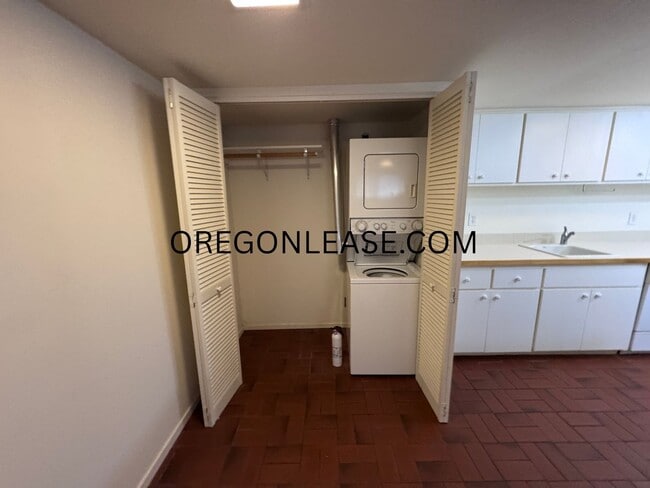 Photo - One bedroom downtown Eugene Apartment Unit 1223 Ferry st #7