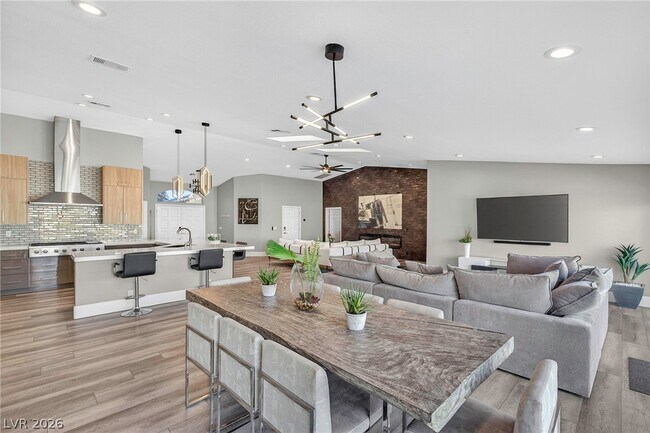 Photo - 363 E Robindale Rd