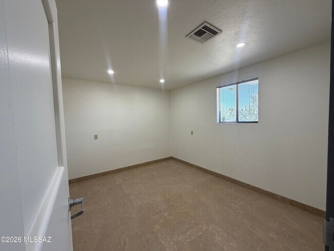 1741 N 6th Ave