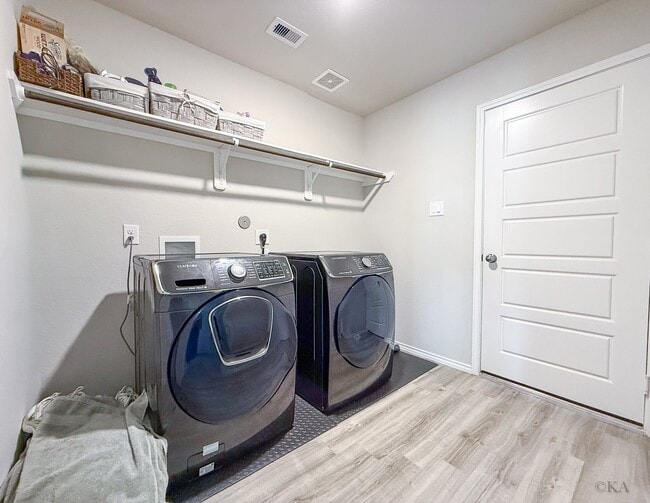 Building Photo - 6651 Fiddlewood Thicket Ln