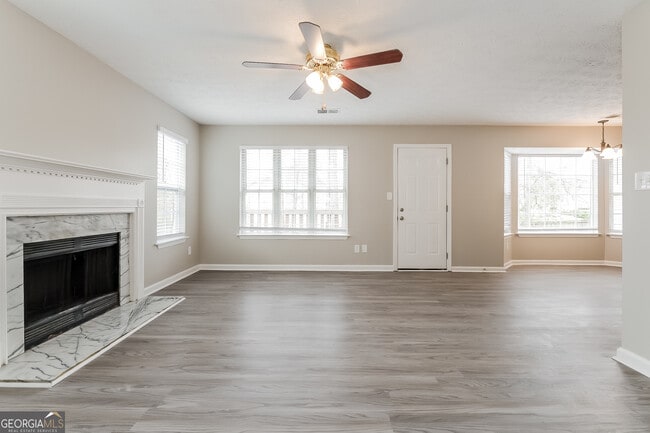 Photo - 2611 Star Ln
