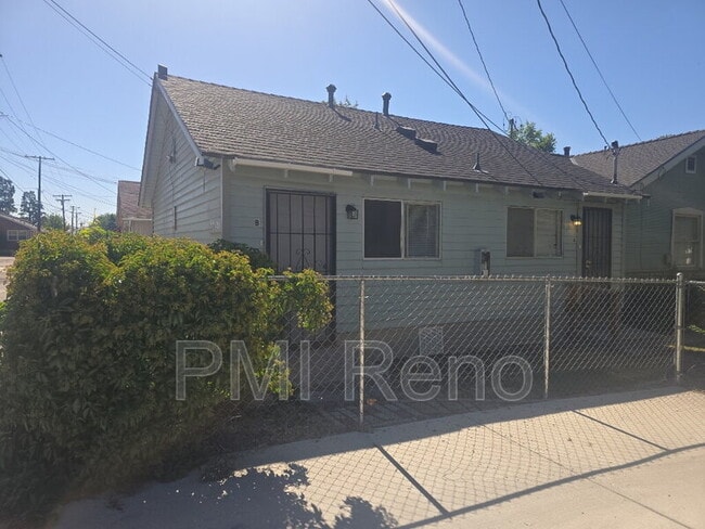 Building Photo - 445 Roberts St Unit B