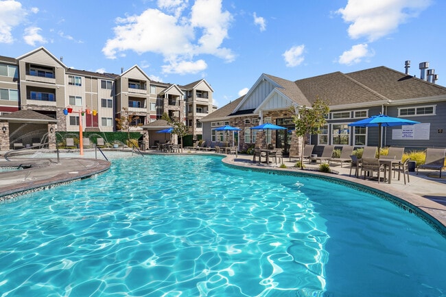 Luxurious Pool - Herriman Towne Center Rental