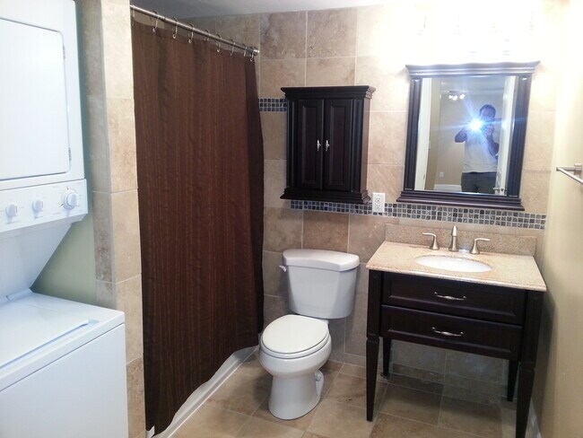 143 E 1st Ave Unidad Vongsawad1