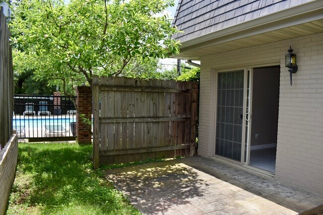 Photo - 190 Regency Point Path Unidad 190