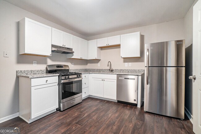 Photo - 2123 Huddersfield Way