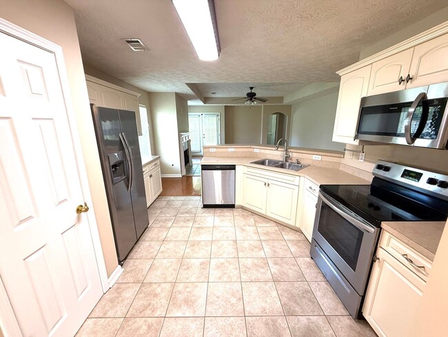 Photo - **3 Bed 2 Bath with 2 car garage in Deer Creek** Call our self showing number to schedule a tour ...