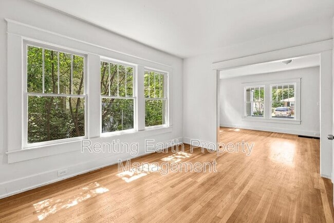 Photo - 1705 Steiner Ave SW